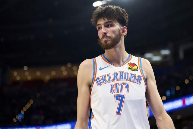 法尔14分14板7帽布莱克尼30分 肯帝亚不敌新疆