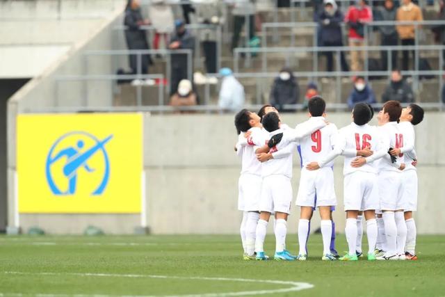 莱昂纳德32分快船险胜森林狼 76人力克独行侠